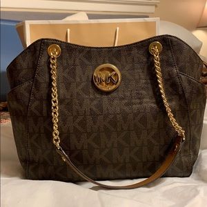 Michael Kors Jet Set Travel Chain Shoulder Tote